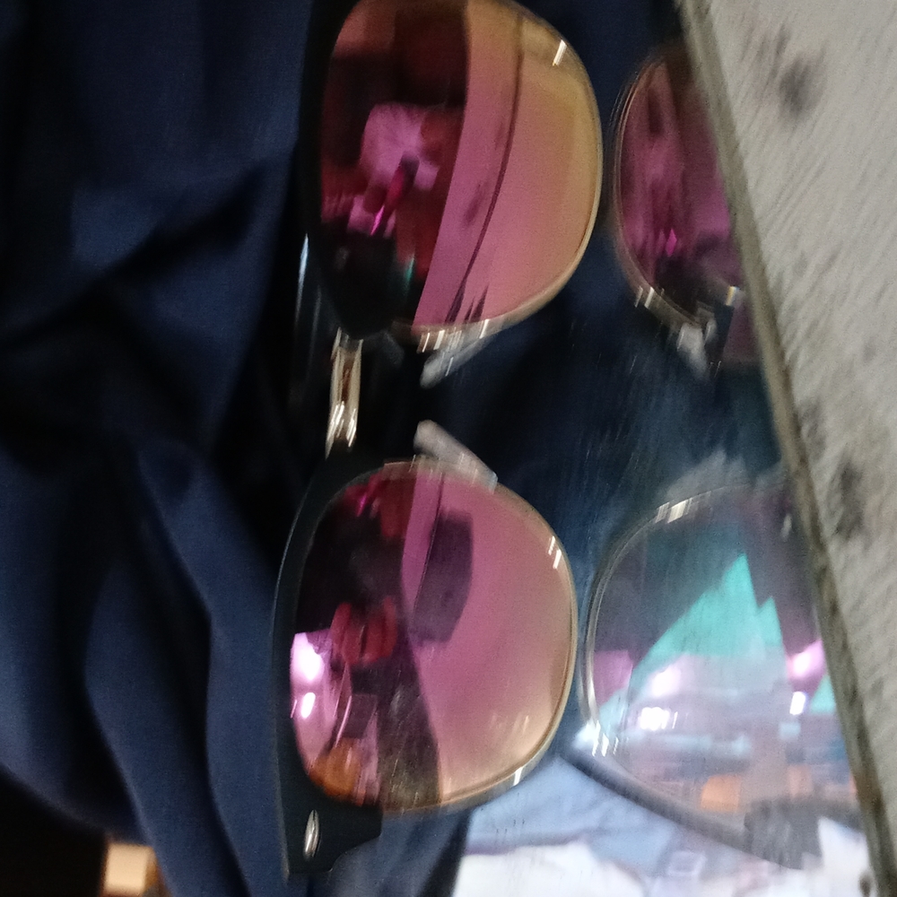 Beautiful ladies Mirrored Sun Glasses